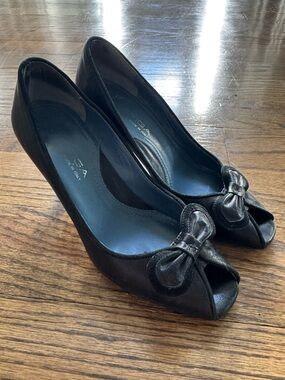 Via Spiga Black Leather Bow Peep Toe Heels Size 6 Made in Italy